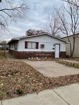 206 W Thomas St in Roxana, IL - Building Photo