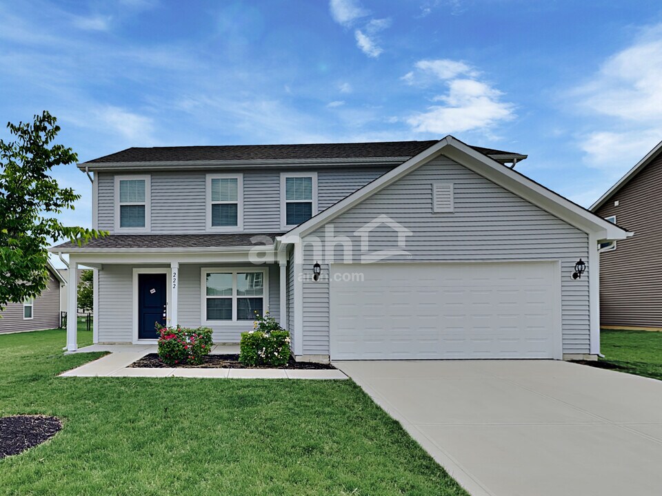 222 Rambling Rd in Greenfield, IN - Building Photo