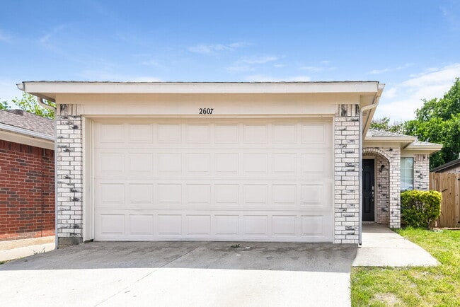 property at 2607 Whitehurst Dr