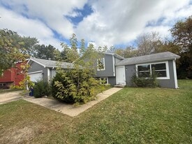 1301 Lizabeth Ln in Waukegan, IL - Building Photo