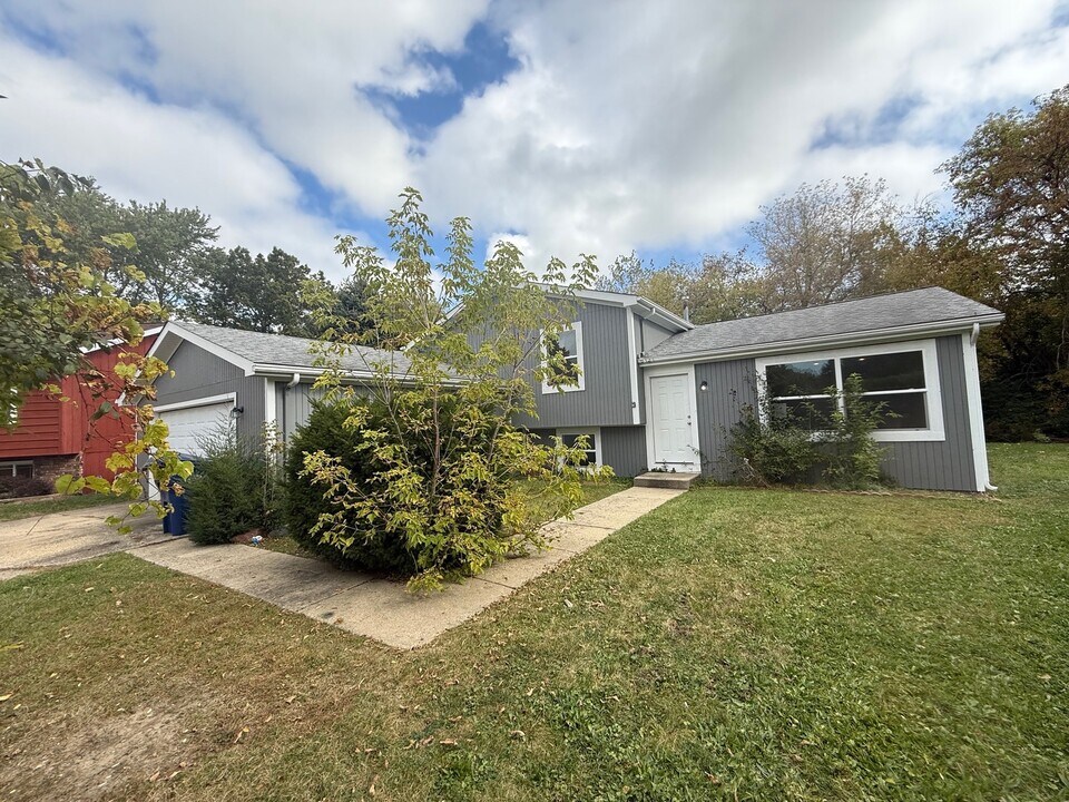 1301 Lizabeth Ln in Waukegan, IL - Building Photo