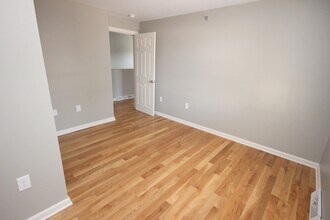 816 S Negley Ave, Unit #2 in Pittsburgh, PA - Foto de edificio - Building Photo