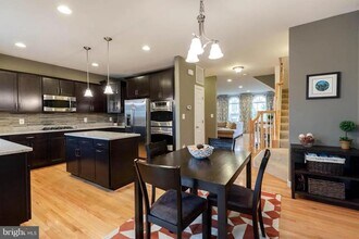 1717 Taymount Ter NE in Leesburg, VA - Building Photo - Building Photo