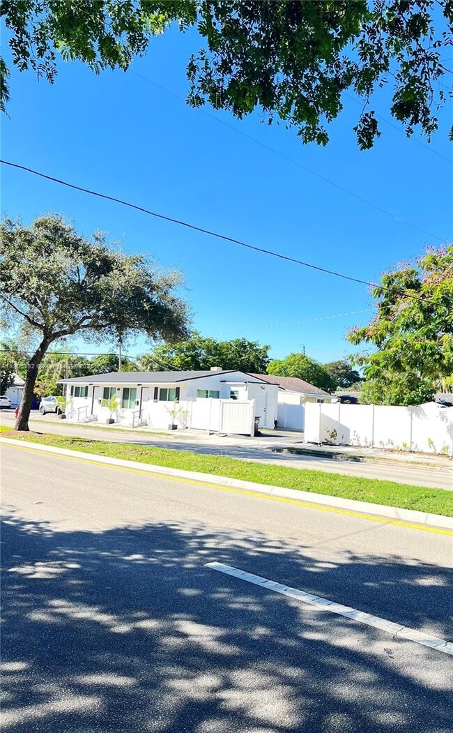 1300 NE 2nd Ave in Fort Lauderdale, FL - Building Photo - Building Photo