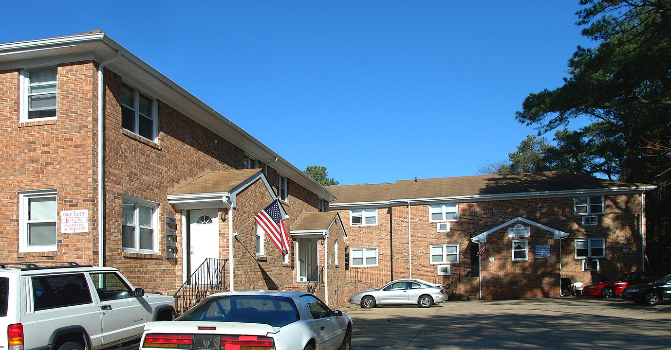 2700 Pretty Lake Ave in Norfolk, VA - Building Photo