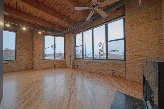 property at 2222 W Diversey Ave