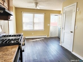 164 Meadowview Ave in Stratford, CT - Building Photo - Building Photo