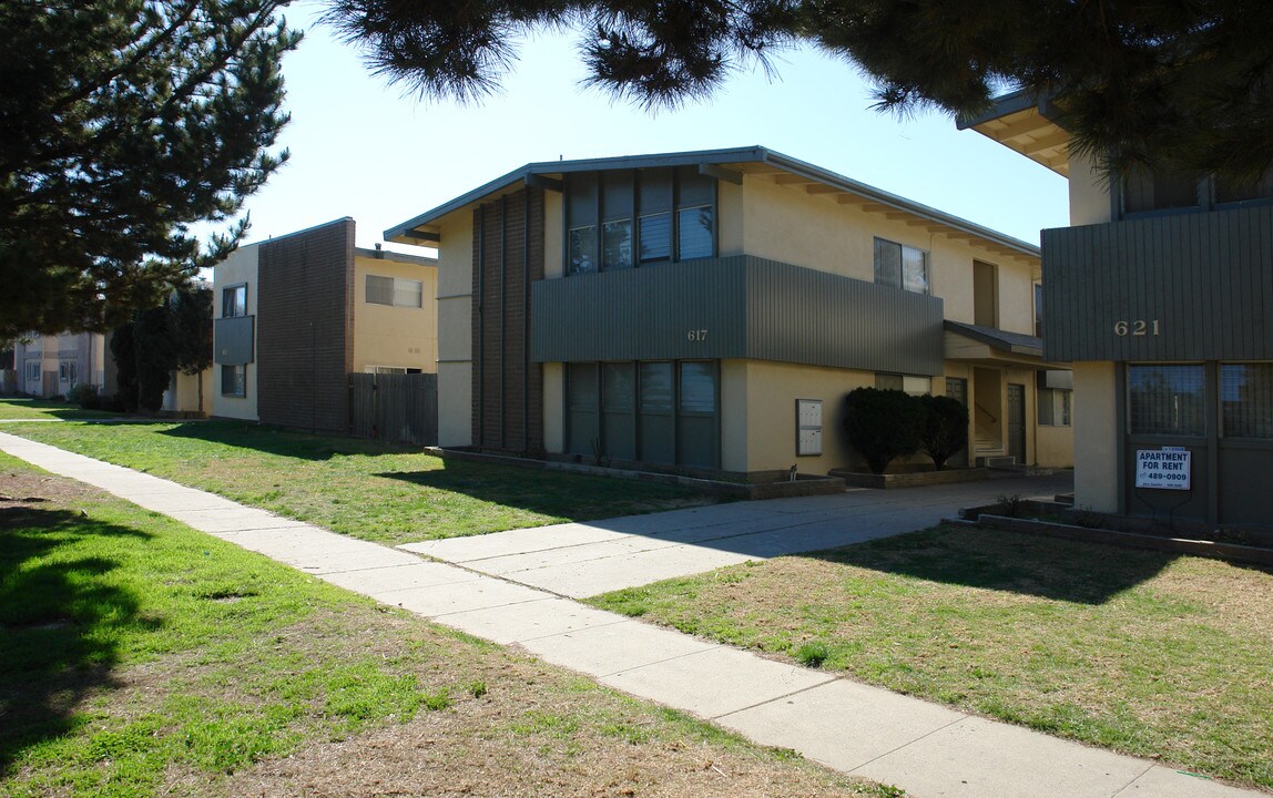 613-621 N 4th St in Lompoc, CA - Foto de edificio