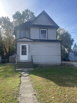 4233 Holt Rd, Unit 2 in Holt, MI - Building Photo