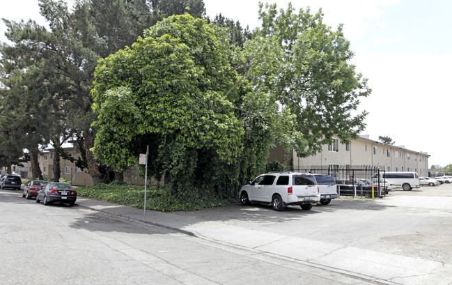 Hillside Apartments in Oakland, CA - Foto de edificio - Building Photo