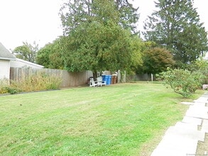 49 Fort Hill Ave in Shelton, CT - Building Photo - Building Photo