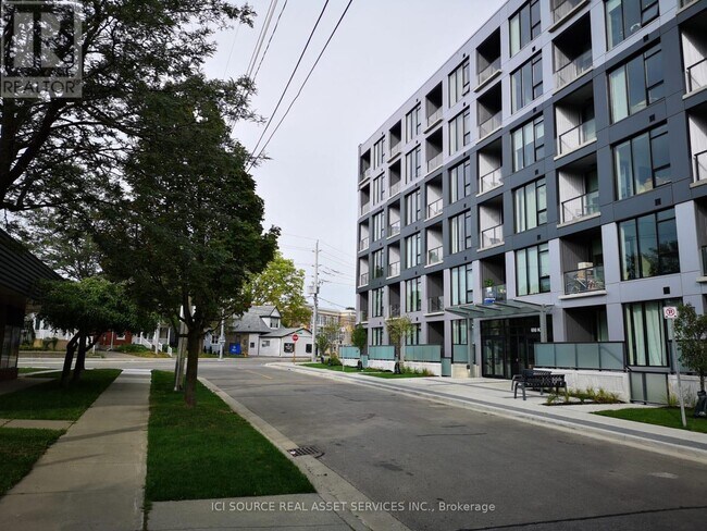 690 King St W in Kitchener, ON - Building Photo - Building Photo