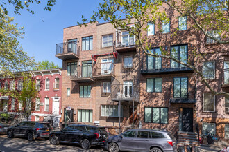 161 Heyward St in Brooklyn, NY - Foto de edificio - Building Photo