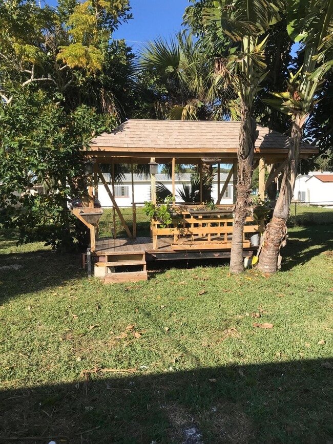 132 W Suwannee Ln in Cocoa Beach, FL - Building Photo - Building Photo