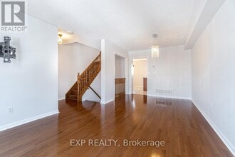 3030 Breakwater Ct in Mississauga, ON - Building Photo - Building Photo