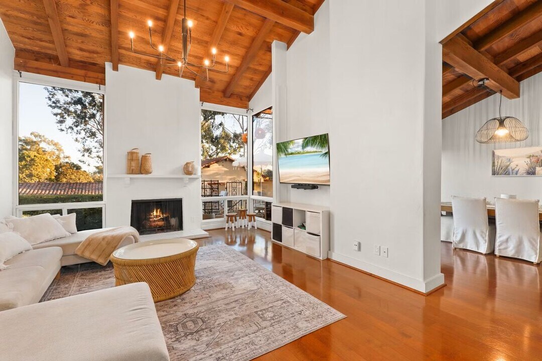 16936 Via De Santa Fe in Rancho Santa Fe, CA - Building Photo