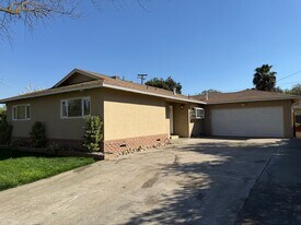 1716 Vicksburg St in Modesto, CA - Building Photo