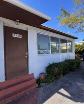 2515 Avenue E in Riviera Beach, FL - Building Photo