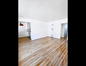 113 N. Parish Pl in Burbank, CA - Building Photo - Building Photo