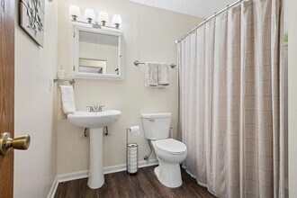 13525 Zenith Ln in Eden Prairie, MN - Foto de edificio - Building Photo
