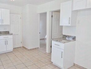 3429 NW 5th St in Miami, FL - Foto de edificio - Building Photo