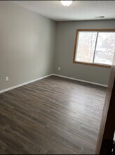 8422 Brunswick Ct N in Minneapolis, MN - Foto de edificio - Building Photo