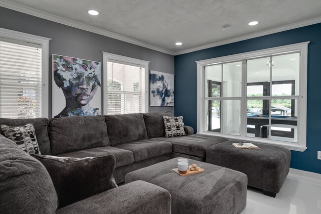 6710 Myrna Dr in Tampa, FL - Building Photo - Building Photo