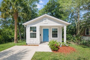 1016 Spearing St in Jacksonville, FL - Building Photo