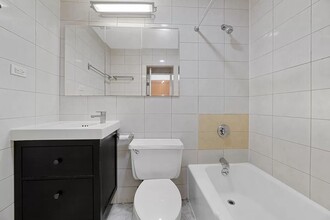 23 Peck Slip, Unit 4F in New York, NY - Building Photo - Building Photo