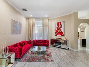 2221 NW 129th Terrace in Pembroke Pines, FL - Foto de edificio - Building Photo