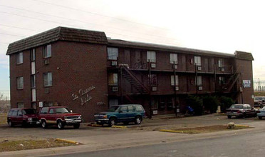 South Quivas Apartments in Denver, CO - Foto de edificio - Building Photo