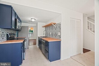 9347 Weathervane Pl in Gaithersburg, MD - Building Photo - Building Photo
