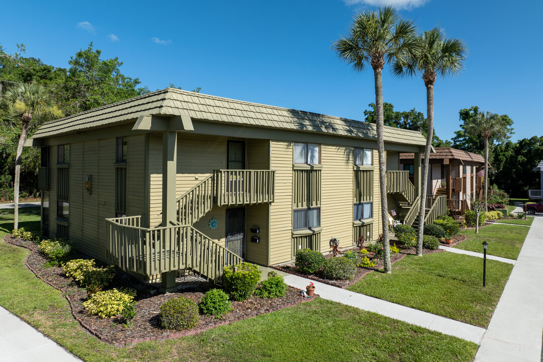 Four Seasons in DeLand, FL - Building Photo