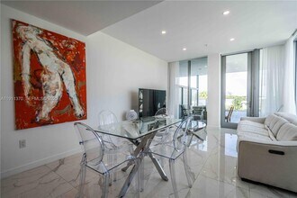 8425 Crespi Blvd in Miami Beach, FL - Building Photo - Building Photo