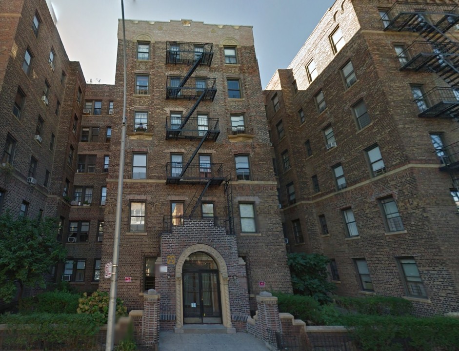 2828 35th St in Astoria, NY - Foto de edificio