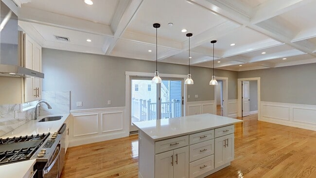 30 Centre St, Unit 3 in Boston, MA - Building Photo - Building Photo