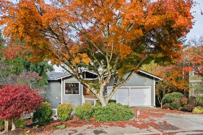 12135 107th Ave NE in Kirkland, WA - Building Photo