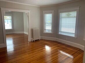 95 W Adams St, Unit 1 in Somerville, MA - Foto de edificio - Building Photo