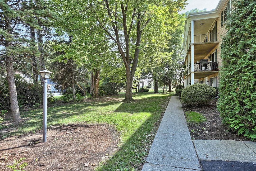 Conodoguinet Creek View Apartments in Camp Hill, PA - Foto de edificio