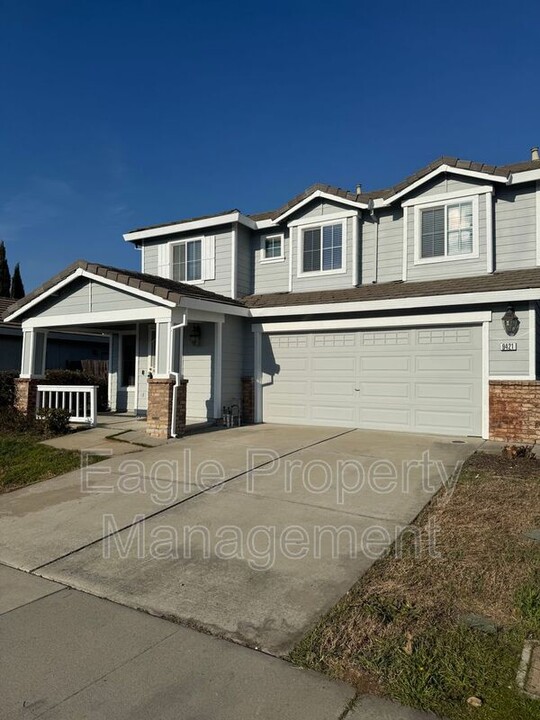 9421 Stone Springs Dr in Elk Grove, CA - Building Photo