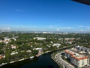 2555 Collins Ave in Miami Beach, FL - Building Photo - Building Photo