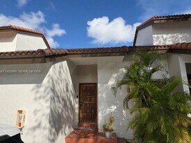 13521 SW 62nd St in Miami, FL - Building Photo