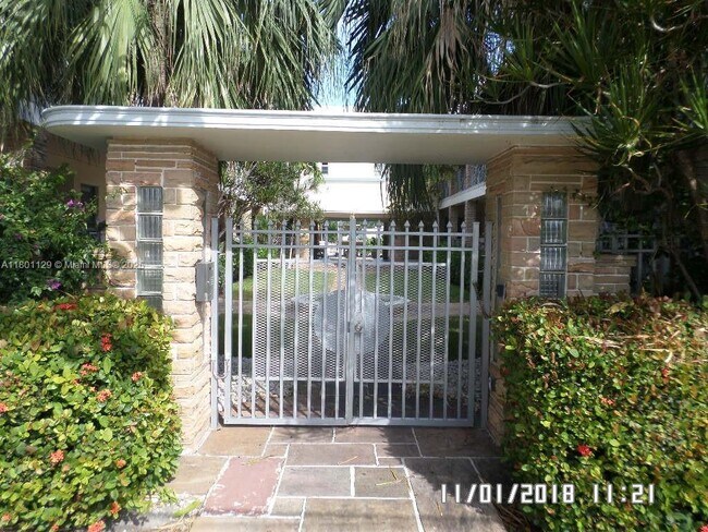 2131 Calais Dr in Miami Beach, FL - Building Photo - Building Photo