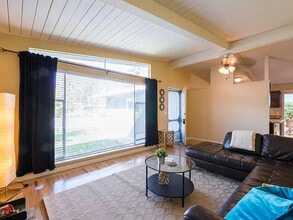 333 Ruth Avenue, Unit House in Mountain View, CA - Building Photo - Building Photo