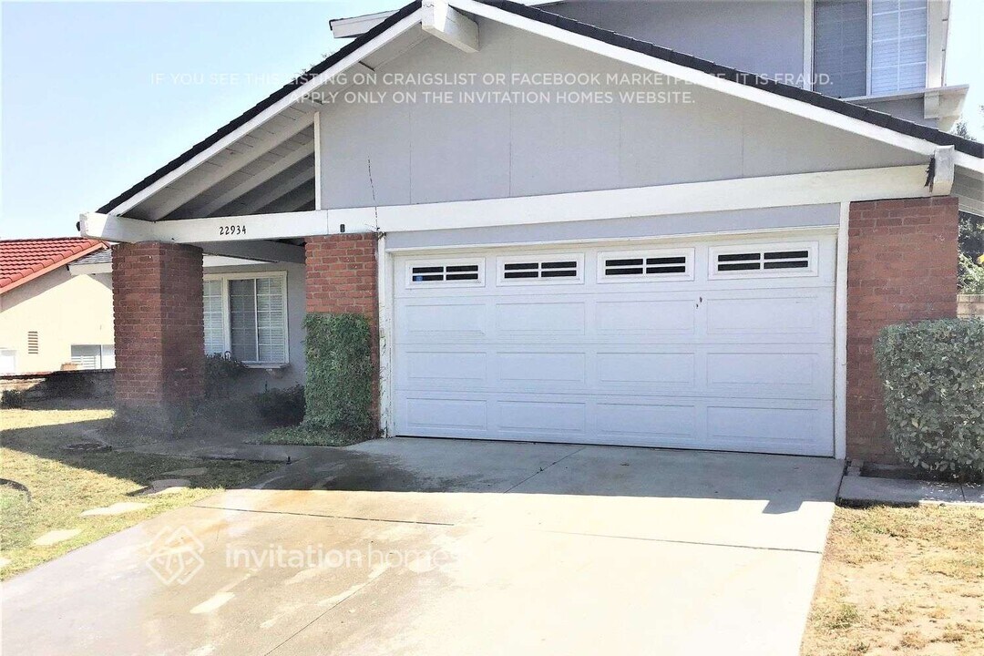 22934 Frisca Dr in Santa Clarita, CA - Building Photo