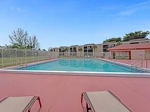 3396 Foxcroft Rd in Miramar, FL - Building Photo - Building Photo