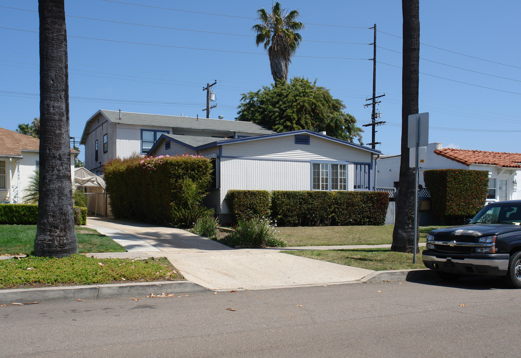 1930-1934 Hornblend St in San Diego, CA - Building Photo