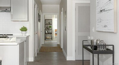 7 Hudson W Dr in Marlboro, NY - Building Photo - Building Photo