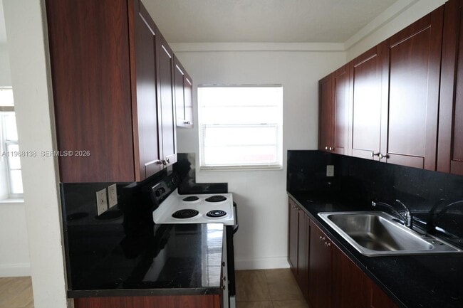 6270 W Flagler St in Miami, FL - Building Photo - Building Photo