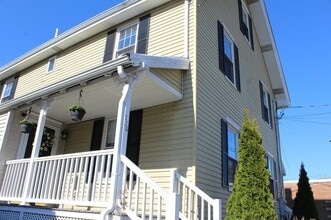 226 California St in Newton, MA - Building Photo - Building Photo